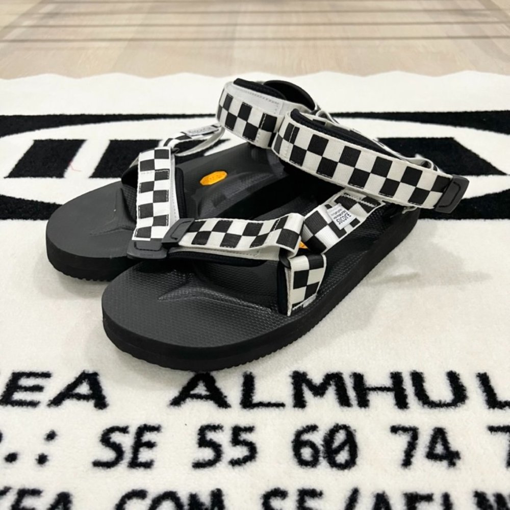 Suicoke Men Black White Checkered Straps Vibram Sole Sandals